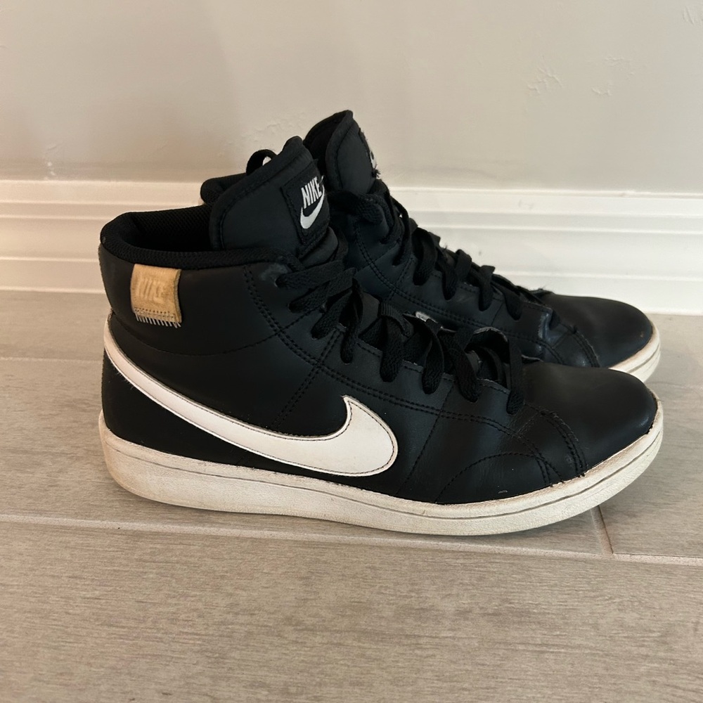 Men’s Nike court size 8